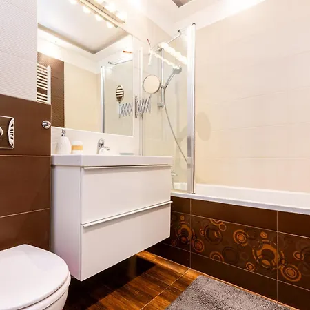 Kleczkow - 50m2, Parking, Balcony - By Rentujemy Apartment Breslau