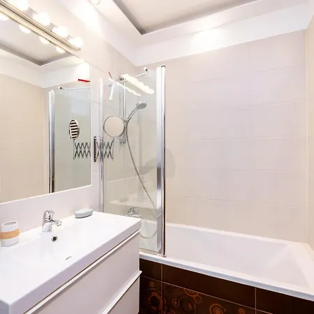 Kleczkow - 50m2, Parking, Balcony - By Rentujemy Apartment Breslau