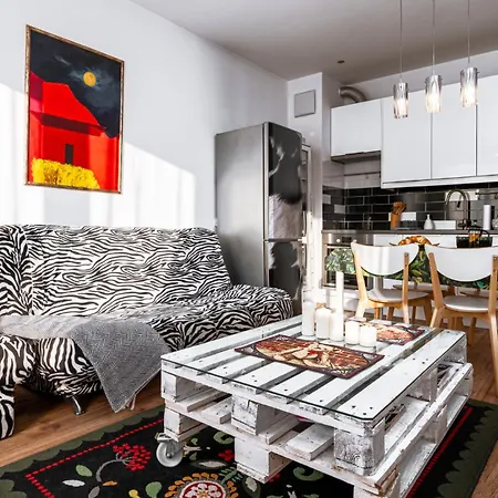 Kleczkow - 50m2, Parking, Balcony - By Rentujemy Apartment