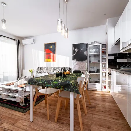 Kleczkow - 50m2, Parking, Balcony - By Rentujemy Апартаменты *