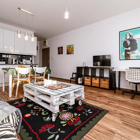 Kleczkow - 50m2, Parking, Balcony - By Rentujemy Apartment