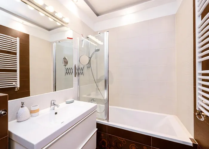 Kleczkow - 50m2, Parking, Balcony - By Rentujemy Apartment Breslau