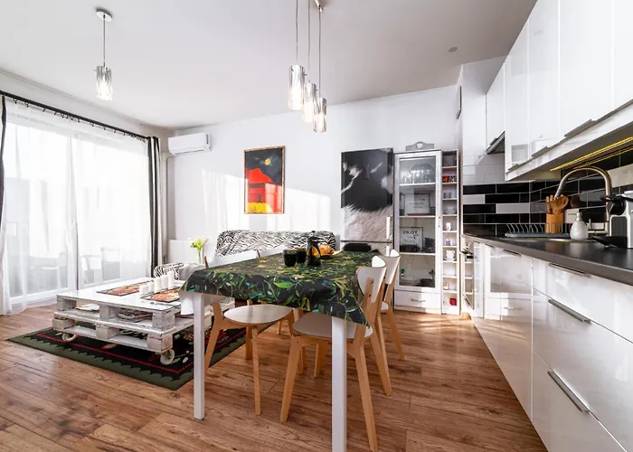 Kleczkow - 50m2, Parking, Balcony - By Rentujemy Apartment *